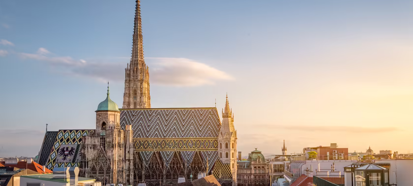 Aussicht auf den Stephansdom in Wien bei Sonnenuntergang
